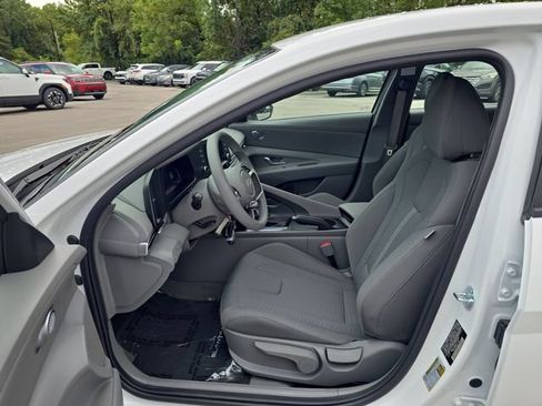 New 2026 Hyundai Elantra SE FWD image 13
