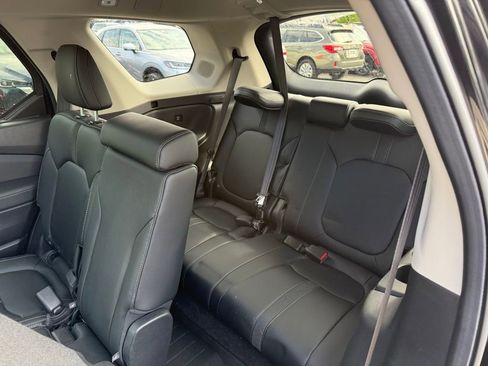 Used 2025 Honda Pilot Touring image 7