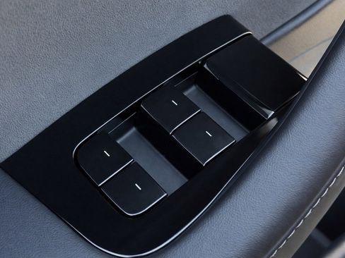 Used 2020 Tesla Model 3 Standard Range Plus image 12