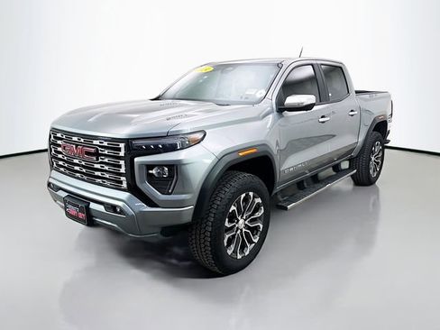 Used 2024 GMC Canyon Denali image 3