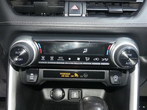 Used 2022 Toyota RAV4 XLE AWD/4WD image 38