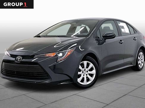 Used 2025 Toyota Corolla LE image 1