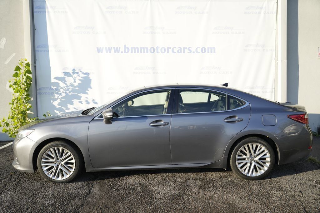 Used 2015 Lexus ES 350 w/ Ultra Luxury Package FWD image 8