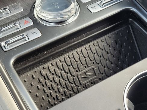 Used 2025 Lincoln Nautilus Premier image 25