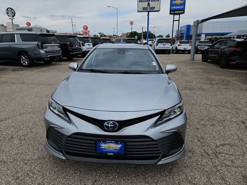 Used 2022 Toyota Camry LE FWD image 3