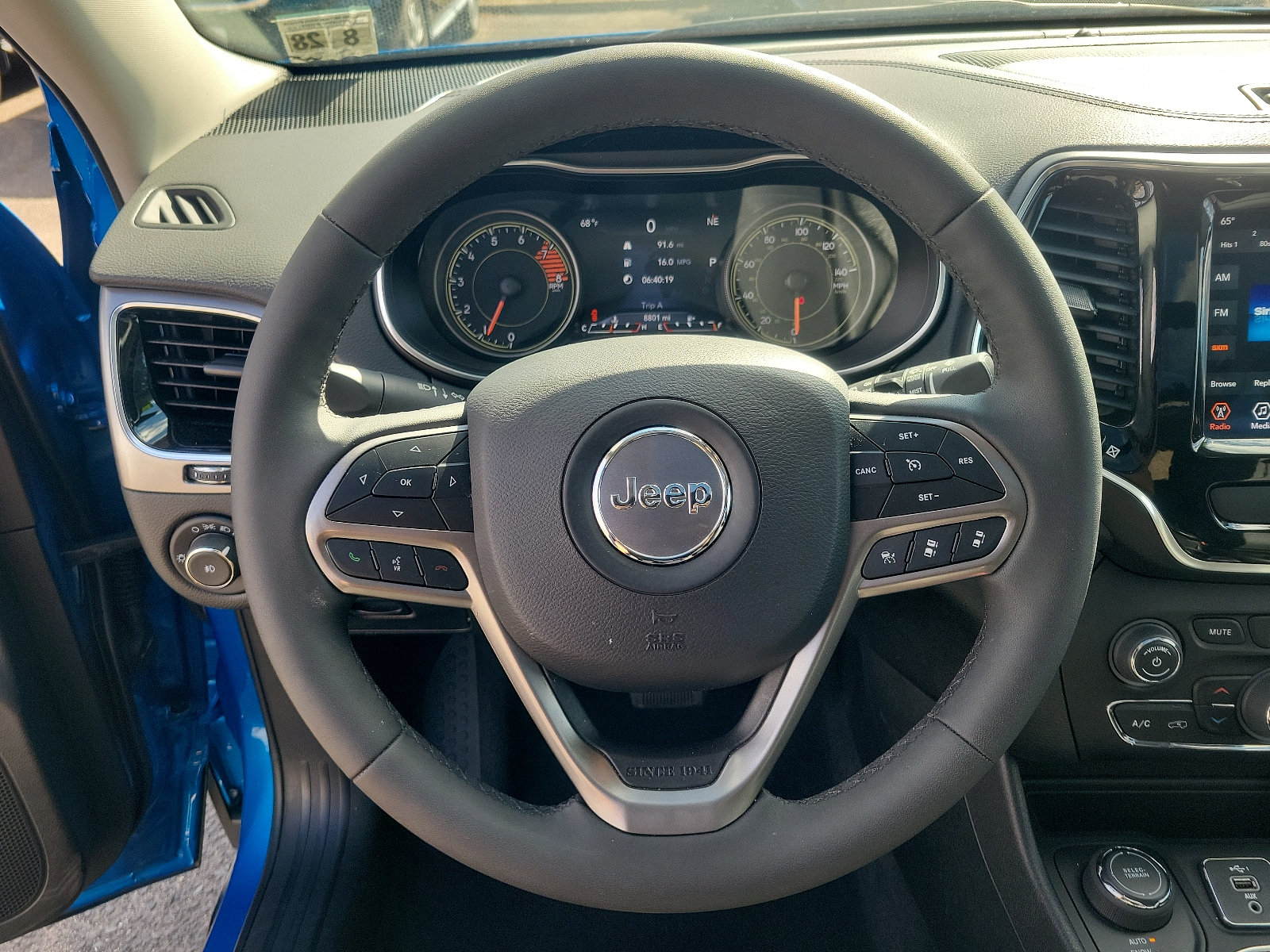 Used 2022 Jeep Cherokee Limited AWD/4WD image 19