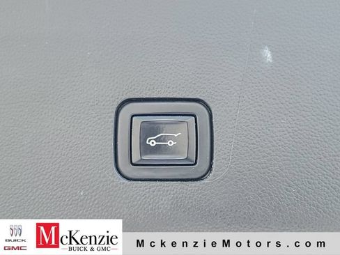 Used 2022 Chevrolet Traverse LT FWD image 32