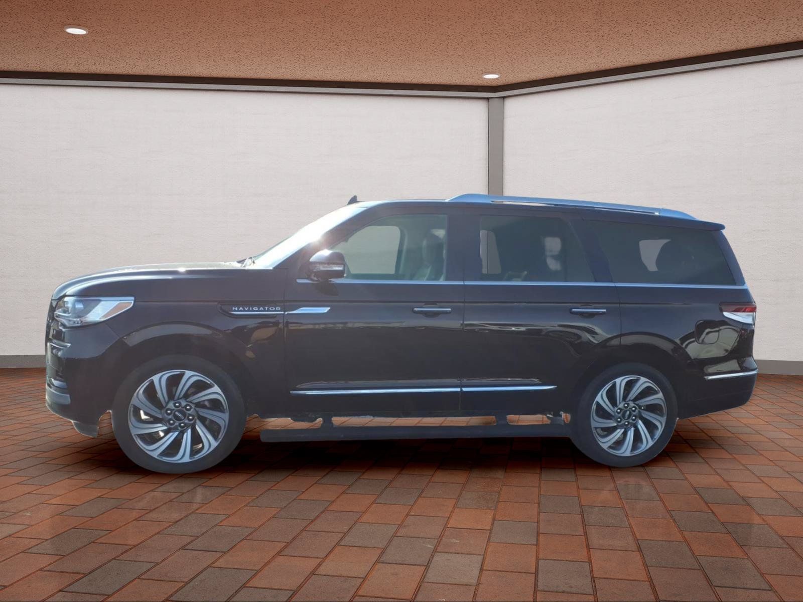 Used 2023 Lincoln Navigator Reserve AWD/4WD image 5