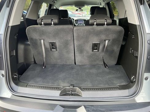 Certified 2023 GMC Acadia SLE w/ Driver Convenience Package image 11