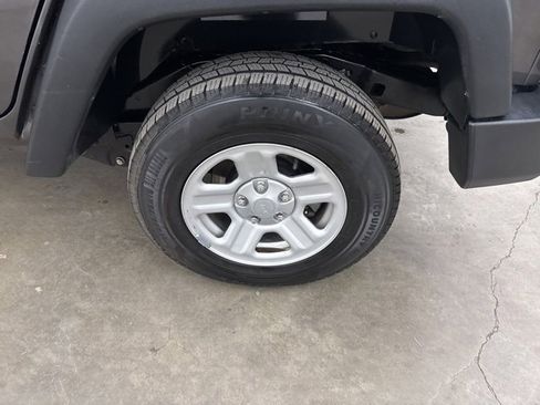 Used 2018 Jeep Wrangler Unlimited Sport w/ Connectivity Group image 15