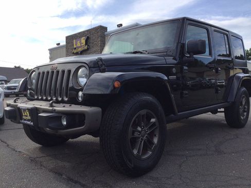 Used 2016 Jeep Wrangler Unlimited Sahara AWD/4WD image 2