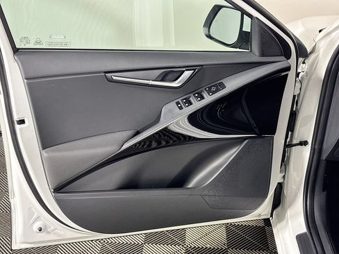 Certified 2025 Kia Niro EX FWD image 11