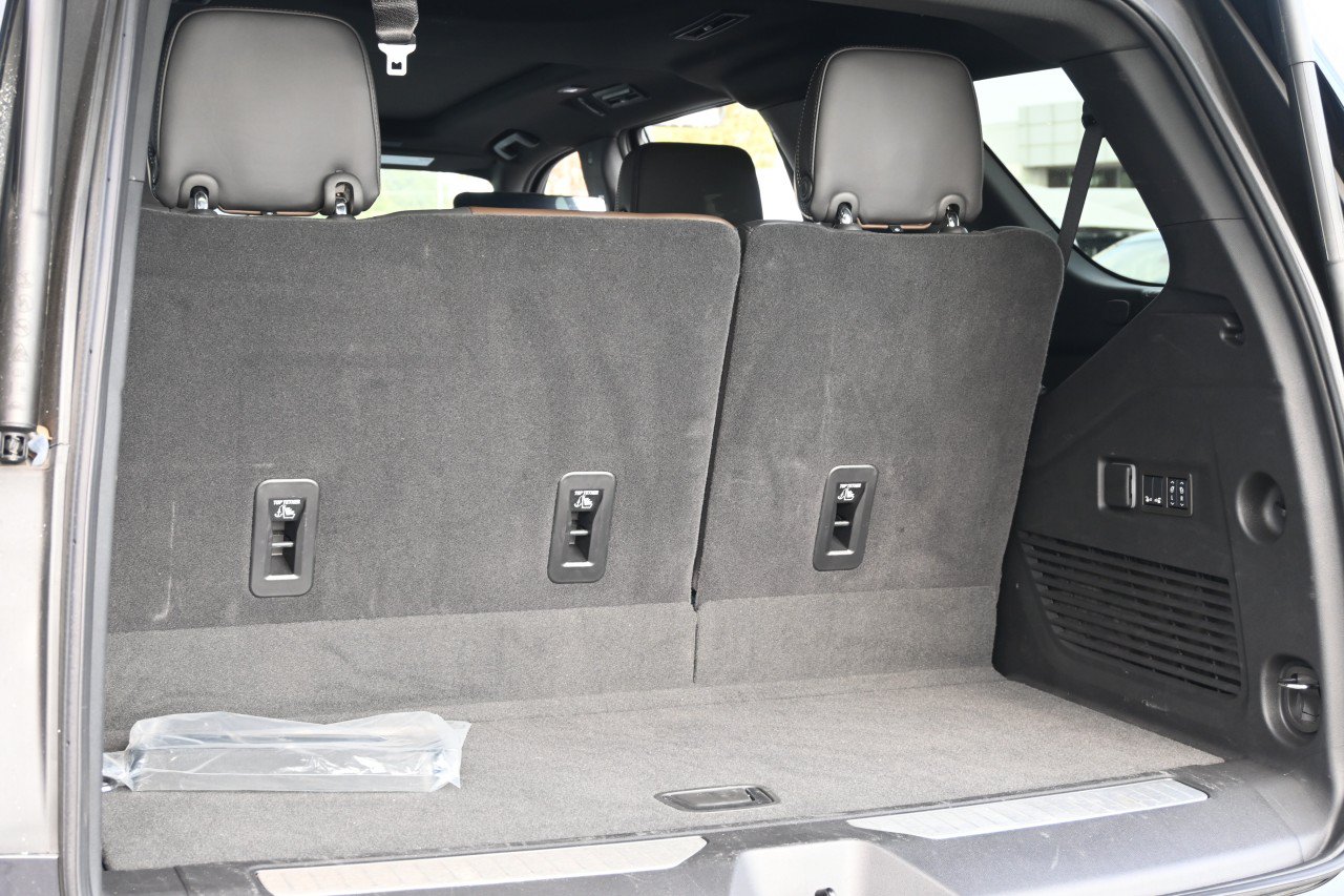 Certified 2025 GMC Yukon Denali Ultimate AWD/4WD image 24