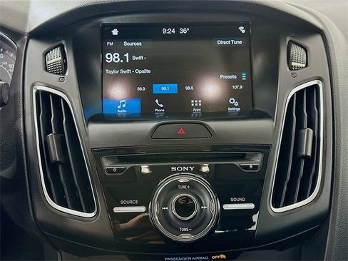 Used 2018 Ford Focus SEL image 14