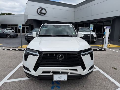 Certified 2025 Lexus GX 550 w/ Accessory Package (2T) AWD/4WD image 2