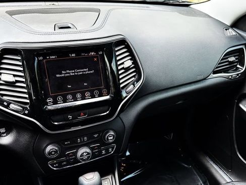 Used 2019 Jeep Cherokee Limited image 19