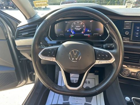 Used 2024 Volkswagen Jetta SE image 17