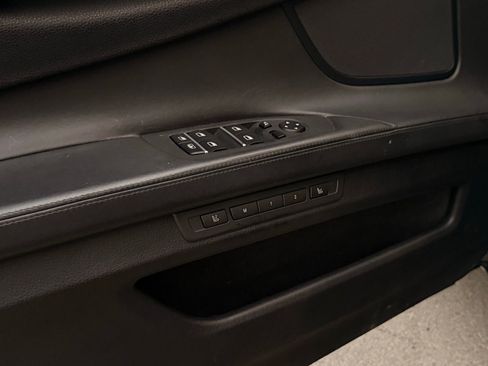 Used 2010 BMW 750Li xDrive image 40