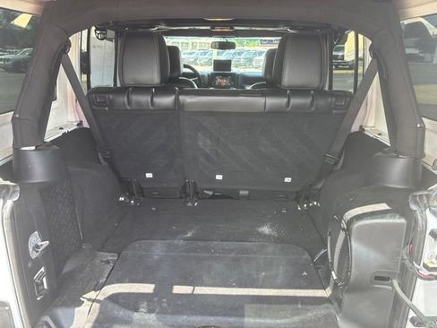 Used 2014 Jeep Wrangler Unlimited Rubicon w/ Connectivity Group AWD/4WD image 18