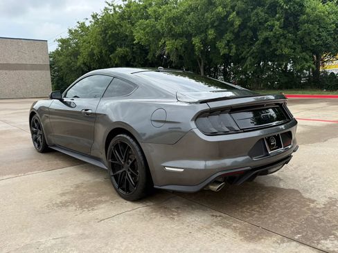 Used 2019 Ford Mustang GT w/ Black Accent Package RWD image 4