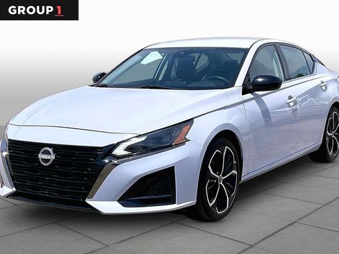 Used 2024 Nissan Altima 2.5 SR FWD image 1