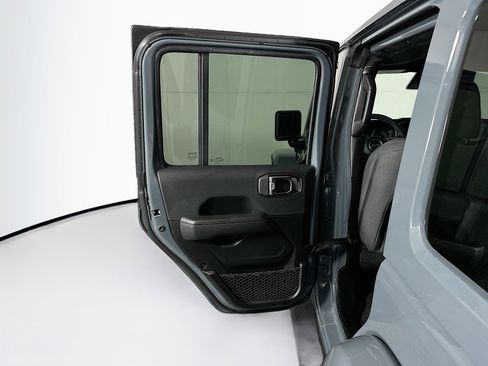Used 2025 Jeep Wrangler Sahara image 25