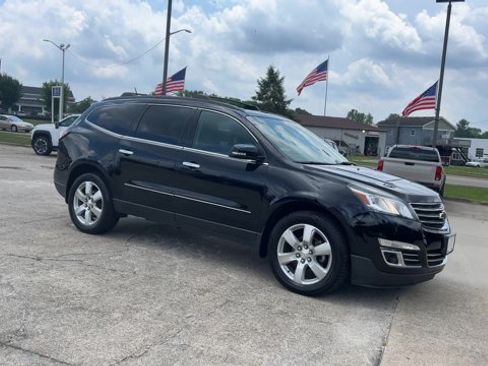 Used 2017 Chevrolet Traverse Premier FWD image 2