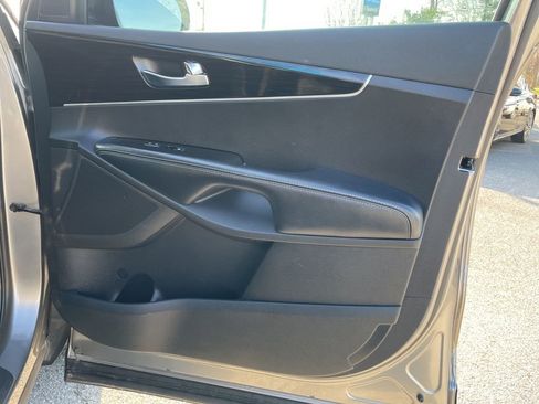 Used 2019 Kia Sorento LX image 29