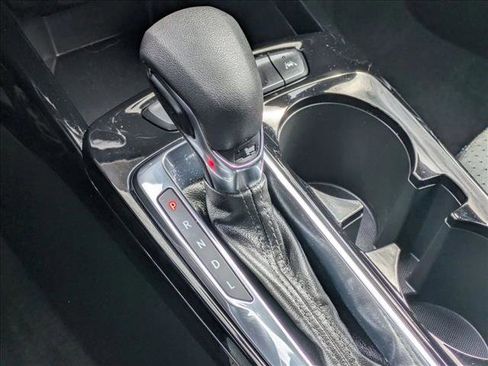 Used 2025 Chevrolet Trax LT image 17