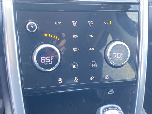 Used 2022 Land Rover Discovery Sport SE image 23