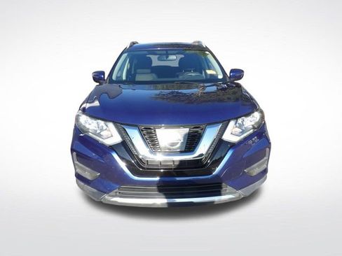 Used 2017 Nissan Rogue SV w/ SV Premium Package FWD image 3