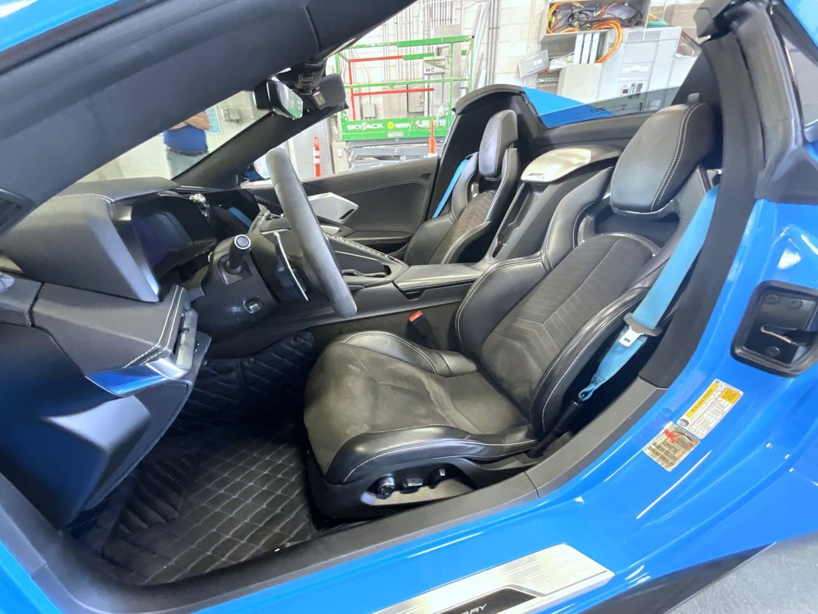 Used 2023 Chevrolet Corvette Stingray Preferred Conv w/ Z51 Performance Package RWD image 10