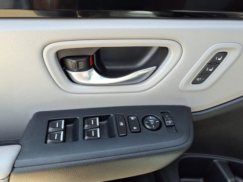 Used 2025 Honda Pilot EX-L image 23