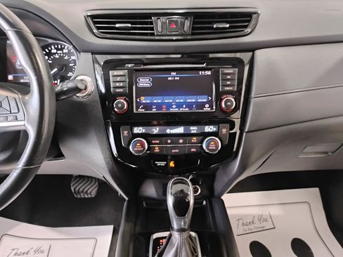 Used 2019 Nissan Rogue SV image 27