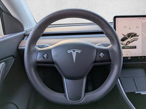 Used 2021 Tesla Model Y Long Range AWD/4WD image 14