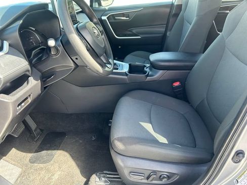 Used 2025 Toyota RAV4 XLE AWD/4WD image 10