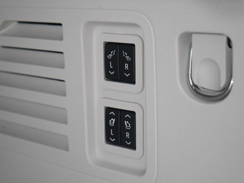 Used 2025 Buick Enclave Avenir image 20