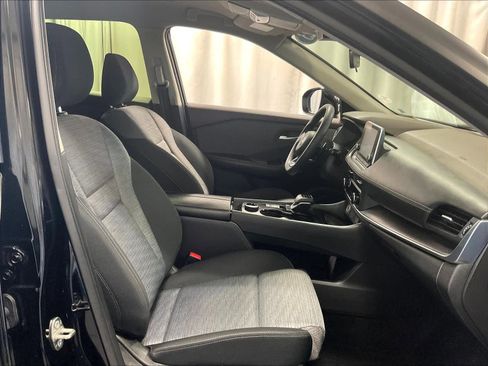 Used 2023 Nissan Rogue SV image 11