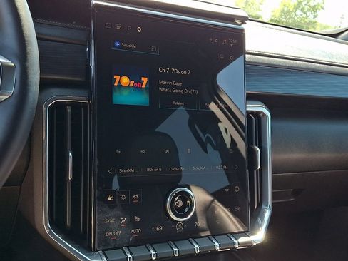 Used 2024 GMC Acadia Elevation FWD image 24
