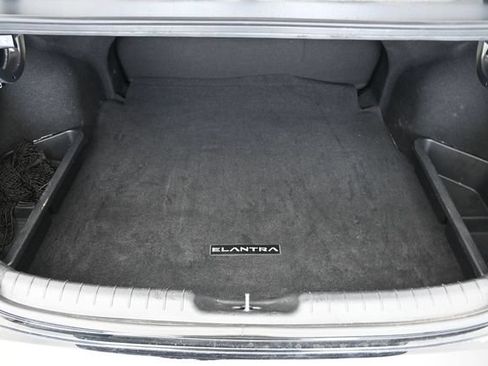 Used 2025 Hyundai Elantra SE FWD image 28