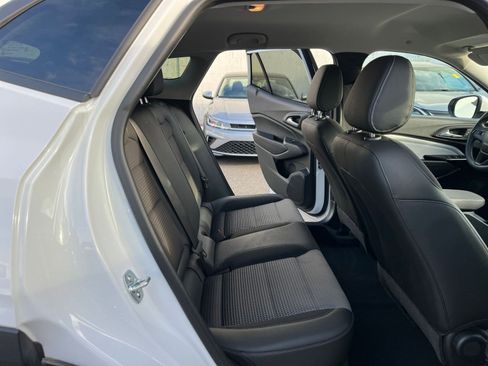 Used 2025 Chevrolet Trax LT image 25