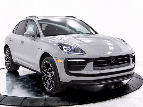 Certified 2025 Porsche Macan image 9