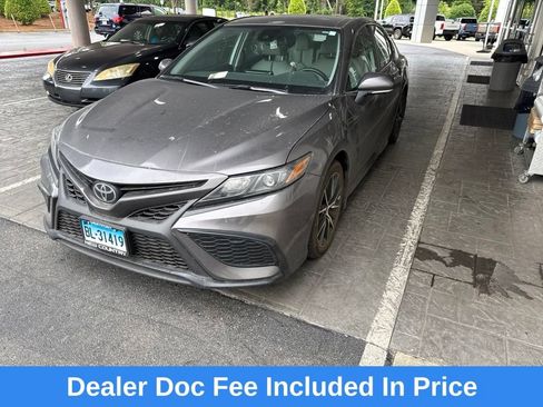 Used 2023 Toyota Camry SE w/ Cold Weather Package AWD/4WD image 1