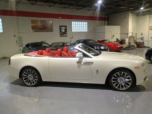 Used 2018 Rolls-Royce Dawn RWD image 31