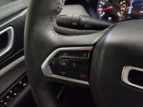 Used 2025 Jeep Compass Latitude AWD/4WD image 22
