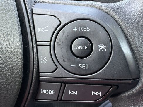 Used 2024 Toyota RAV4 XLE AWD/4WD image 19