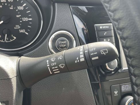 Used 2020 Nissan Rogue SV AWD/4WD image 25