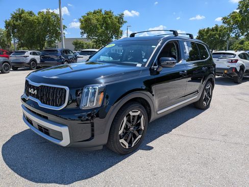 Used 2024 Kia Telluride EX w/ EX Captain's Chair Package FWD image 8