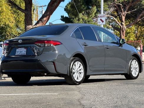 Certified 2025 Toyota Corolla XLE image 3