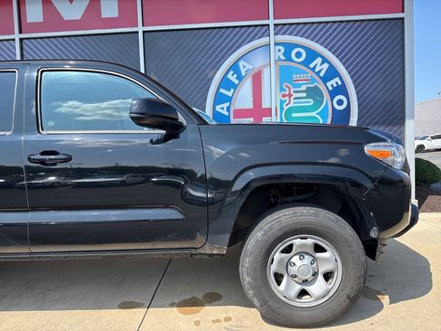Used 2023 Toyota Tacoma SR image 4